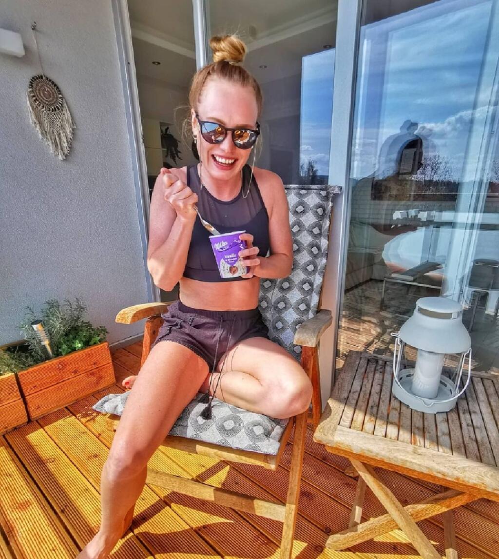 Mladšia zo sesterského dua Fialkových Ivona ponúka svojim fanúšikom na sociálnych sieťach aj takéto zaujímavé zábery.