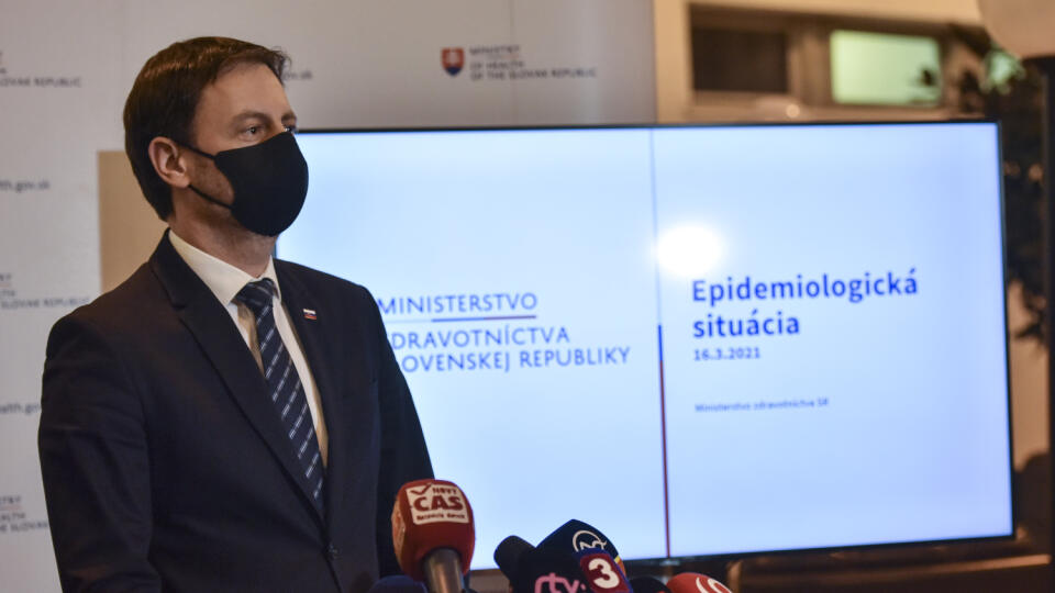 Na snímke poverený minister zdravotníctva SR a minister financií SR Eduard Heger počas tlačovej konferencie k aktuálnej epidemiologickej situácii po skončení rokovania Pandemickej komisie Vlády SR 16. marca 2021 v Bratislave. FOTO TASR - Pavol Zachar
