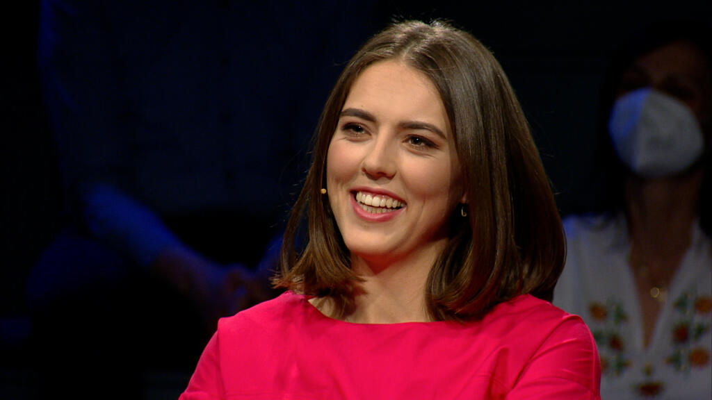 Petra Vlhová nahodila na natáčanie červené šaty. Pred kamery bola stále vysmiata.