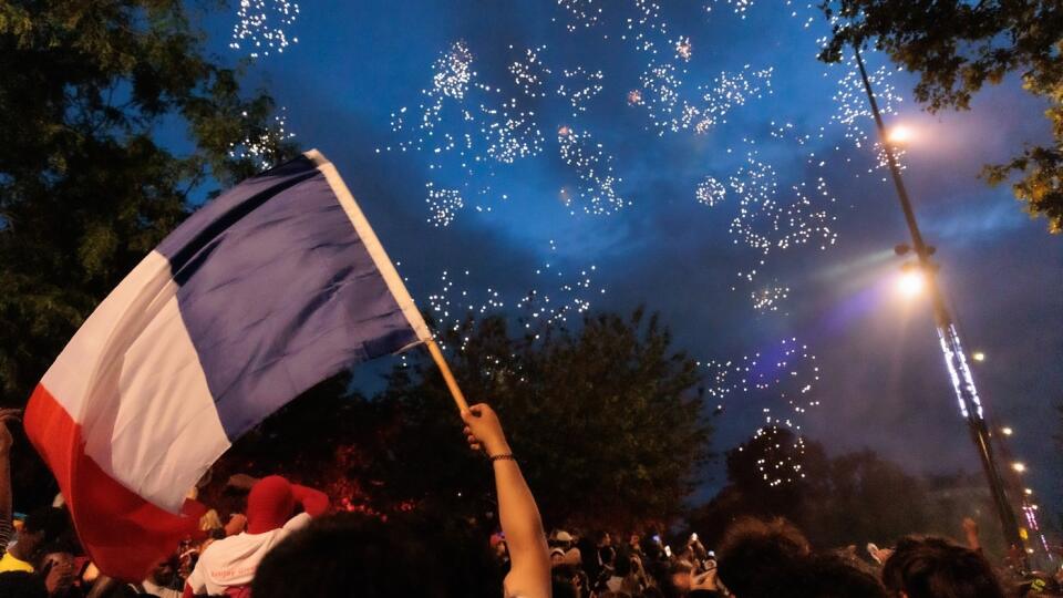 Povolebné demonštrácie vo Francúzsku: Ľudia oslavujú výhru ľavice v parlamentných voľbách 7. júla 2024.