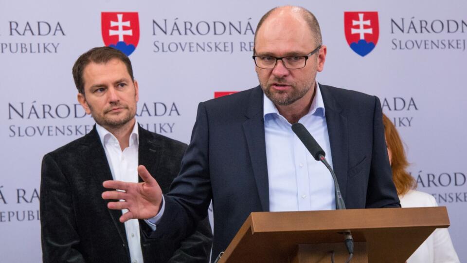 Na snímke predseda strany Sloboda a Solidarita (SaS) Richard Sulík (vpravo) a predseda OĽaNO-NOVA Igor Matovič (vľavo)