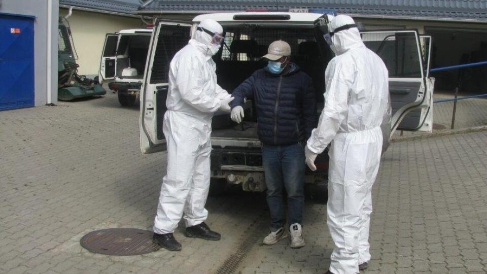 POLICAJTI ZADRŽALI 8 NELEGÁLNYCH MIGRANTOV Z BANGLADÉŠA