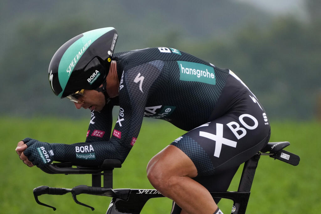 Na snímke slovenský cyklista Peter Sagan (Bora-Hansgrohe) na trati piatej etapy - časovky na 27,2 km v rámci 108. ročníka pretekov Tour de France z Changé do mesta Laval v stredu 30. júna 2021.