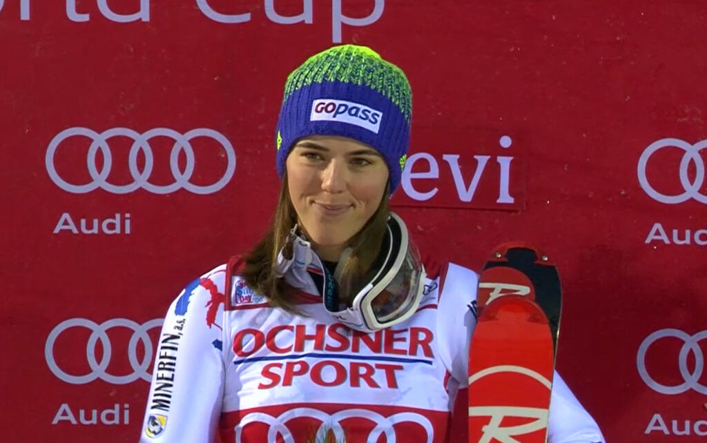 Lyžiarka Petra Vlhová má za sebou najúspešnejší rok v kariére. V Lenzereide získala svoje prvé víťazstvo a aj posledné víťazstvo v slalome. Šokujúco vyhrala v Semmeringu obrovský slalom. Okrem toho sa tento rok päťkrát umiestnila na 2. mieste a dvakrát na 3. mieste.