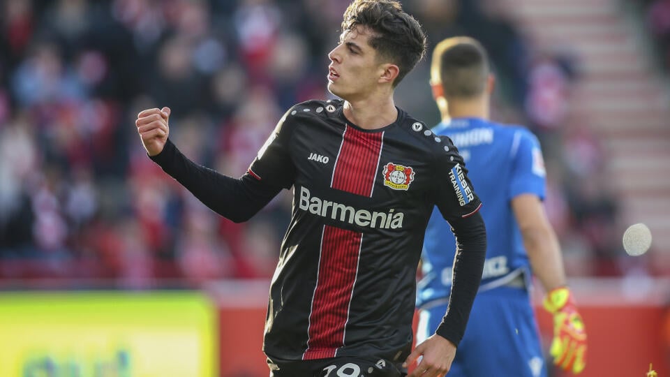 Hráč Bayeru Leverkusen Kai Havertz oslavuje úvodný gól do bránky Berlína vo futbalovom zápase nemeckej Bundesligy 1st FC Union Berlin - Bayer Leverkusen v Berlíne 15. februára 2020.