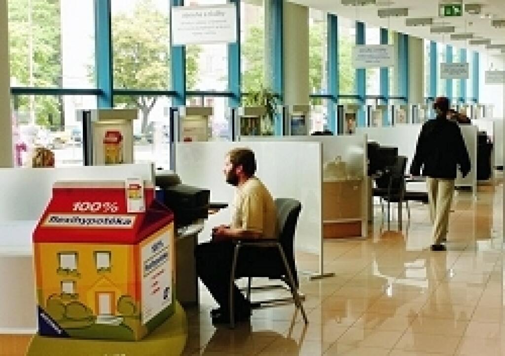 Banky skrášľujú pobočky, aby viac predali