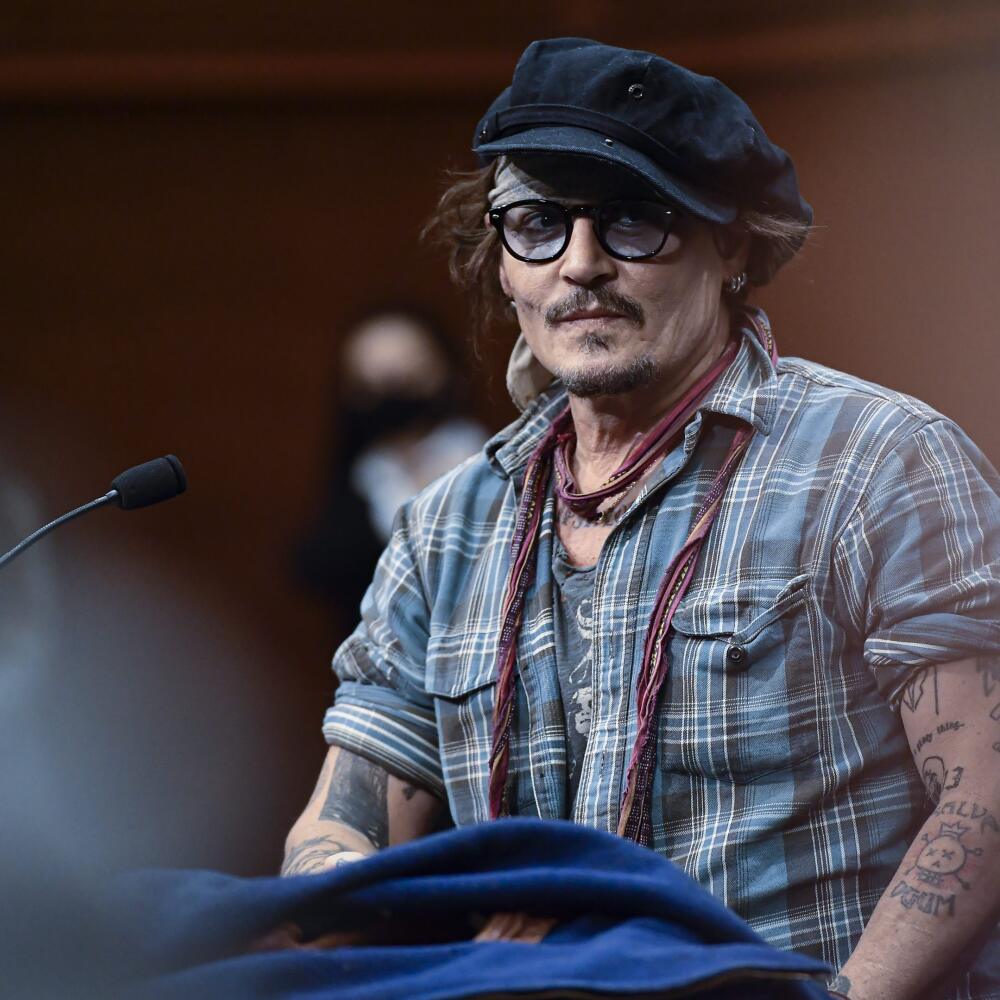 EBE 27 San Sebastián - Na snímke americký herec Johnny Depp pózuje počas fototermínu na 69. ročníku filmového festivalu v San Sebastiáne v severnom Španielsku v stredu 22. septembra 2021. Johnny Depp si prevezme Cenu Donostie za prínos v kinematografii. FOTO TASR/AP
US actor Johny Deep after a photocall at the 69th San Sebastian Film Festival, in San Sebastian, northern Spain, Wednesday, Sept. 22, 2021. Johny Depp will be receiving on the night Donostia Award for his contribution to the cinema.
