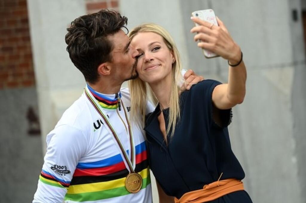Aj takéto emócie panovali v cieli po tom, ako sa tam dorútil Julian Alaphilippe, ktorému sa podarilo obhájiť titul majstra sveta.