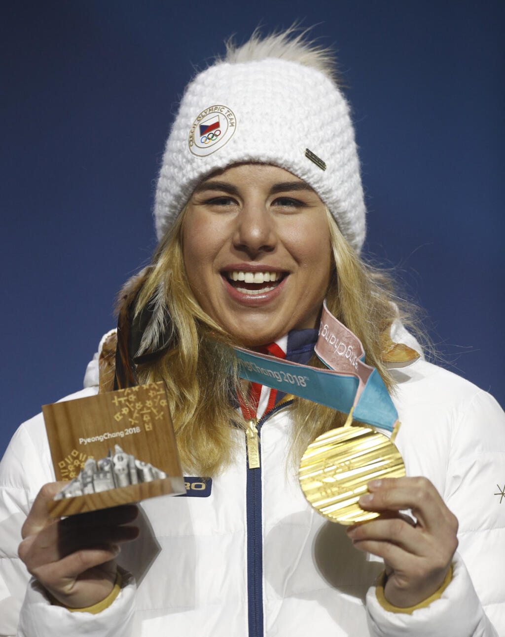 Dvojnásobná šampiónka zo ZOH 2018 Ester Ledecká bude naďalej reprezentovať Česko.