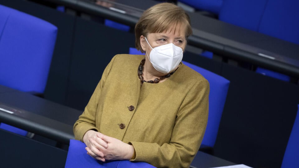 JB 20 Berlín - Nemecká kancelárka Angela Merkelová počas zasadnutia nemeckého spolkového parlamentu Bundestag v Berlíne 28. januára 2021. FOTO TASR/AP

German Chancellor Angela Merkel attends a meeting of the German Federal Parliament, Bundestag, at the Reichstag building in Berlin, Germany, Thursday, Jan. 28, 2021. (Bernd von Jutrczenka/dpa via AP)