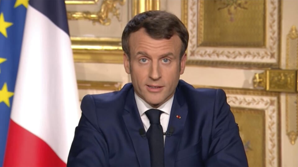 Francúzsky prezident Emmanuel Macron počas televízneho prejavu k národu 16. marca 2020 v Paríži.