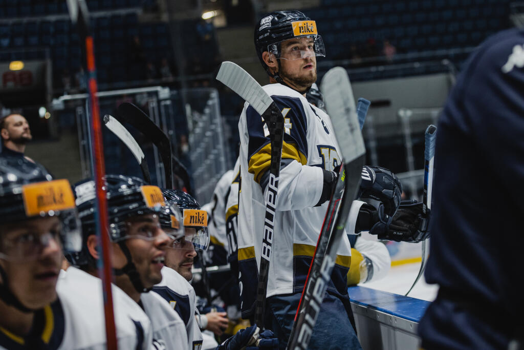 Na snímke Tomáš Zigo (Slovan) počas zápasu 1.kola Tipos Extraligy 2021/2022 medzi HC Slovan Bratislava a HK Dukla Trenčín.