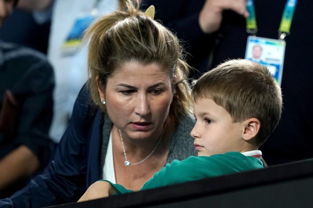 Mirka Federerová sa počas zápasu musela venovať hlavne synom.