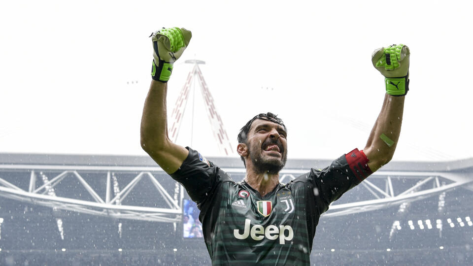 Gianluigi Buffon v drese Juventusu šokuje aj vo veku 41 rokov.