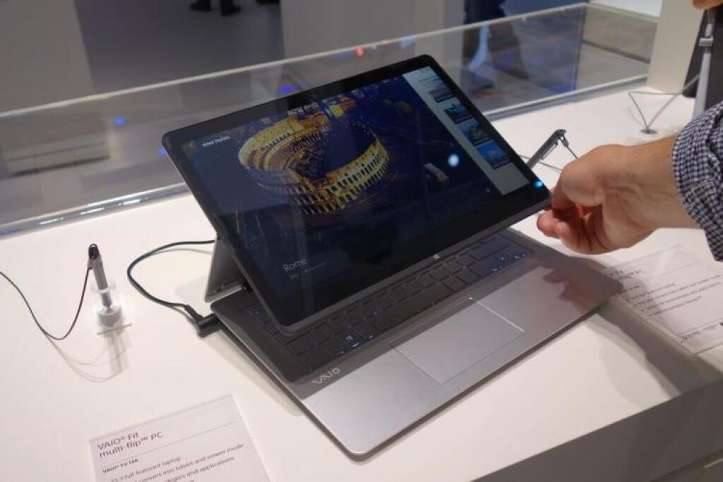 Vaio Fit multi-flip: Trojica rotujúcich notebookov