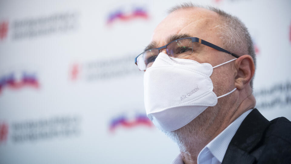 Na snímke predseda Konfederácie odborových zväzov Marián Magdoško počas tlačovej konferencie na tému - Vyjadrenie k návrhu ústavného zákona o primeranom hmotnom zabezpečení v starobe a iným návrhom vlády v súvislosti s koronakrízou, ako sú napríklad novela zákona o štátnom rozpočte pre rok 2021 a príspevok pre deti z rodín v hmotnej núdzi 19. mája 2021 v Bratislave. FOTO TASR - Jakub Kotian