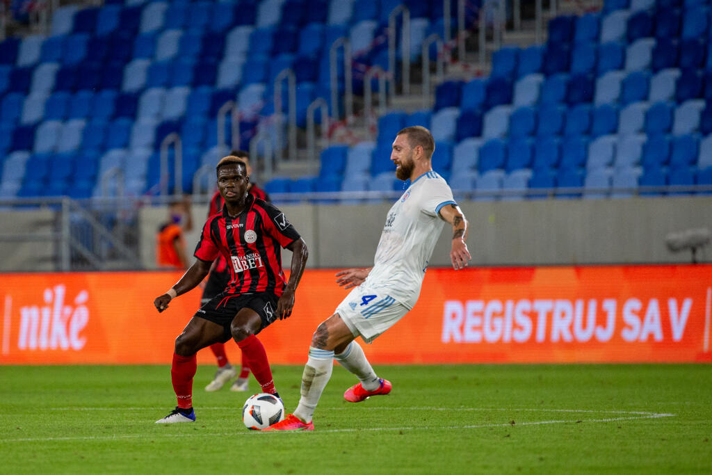 ŠK Slovan Bratislava a Lincoln Red Imps FC sa stretol v zápase tretieho kola kvalifikácie Európskej ligy na Tehelnom poli v Bratislave. Na snímke je Guram Kashia.