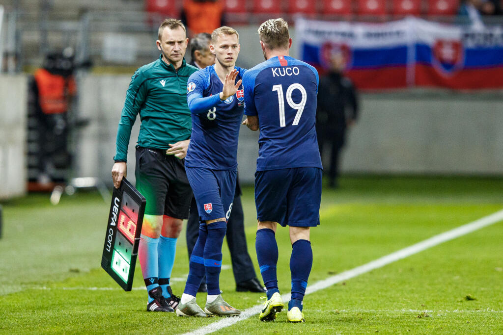 Tréner vtedajšieho poľského zamestnávateľa Legia Varšava Stanislav Čerčesov neskúmal úroveň pripravenosti 21-ročného ofenzívneho stredopoliara či krídelníka.
