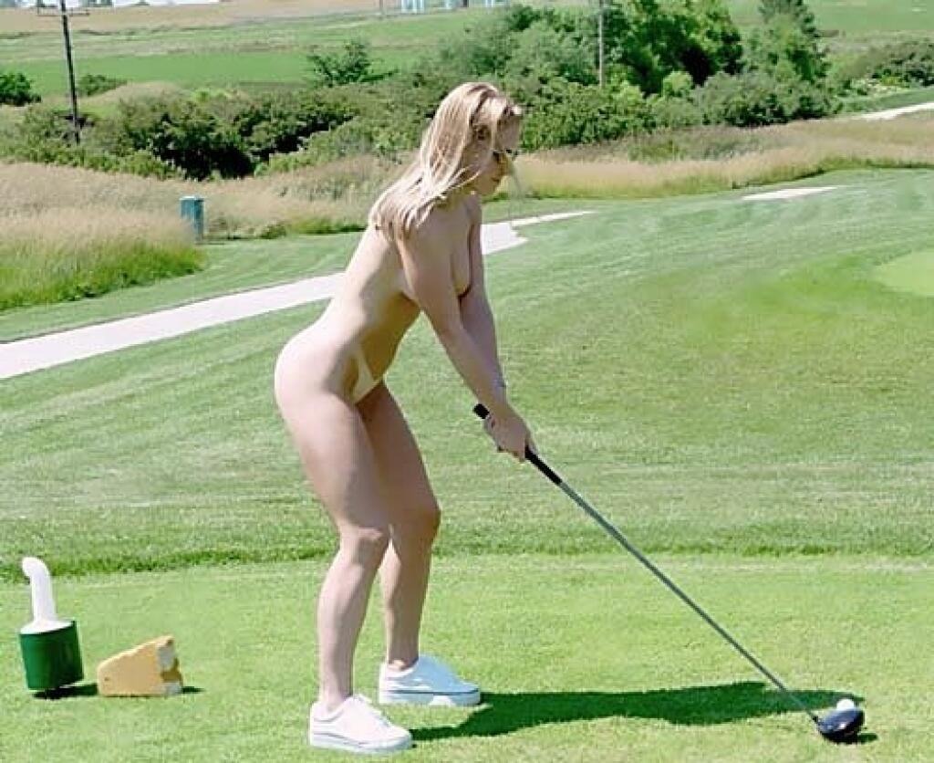 FOTO Nahota na golfe? 