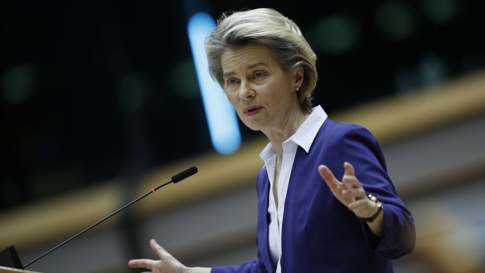 EBE 23 Brusel - Na snímke predsedníčka Európskej komisie (EK) Ursula von der Leyenová reční v Európskom parlamente (EP) v stredu 20. januára 2021. FOTO TASR/AP
European Commission President Ursula Von Der Leyen addresses European lawmakers during a plenary session on the inauguration of the new President of the United States and the current political situation, at the European Parliament in Brussels, Wednesday, Jan. 20, 2021. (AP Photo/Francisco Seco, Pool)