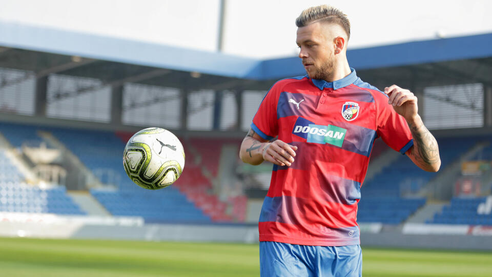 Erik Pačinda v drese Viktorie Plzeň.