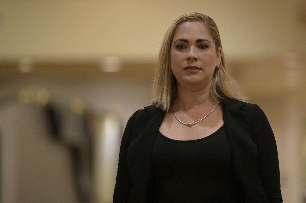 Mavys Alvarezová sa ukázala na tlačovej konferencii, na ktorej vysvetľovala prípad zneužívania Maradonom.