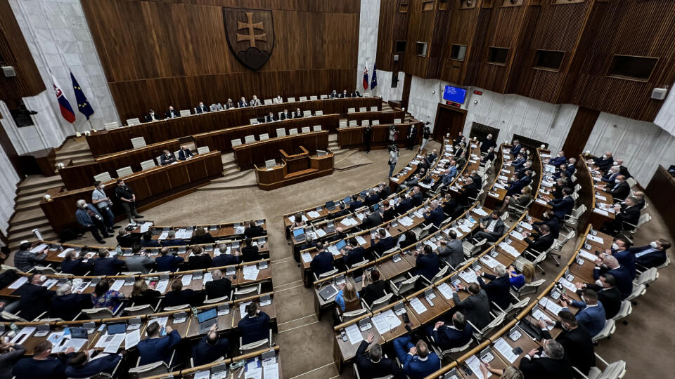 Na snímke rokovacia sála Národnej rady SR počas 55. schôdze NR SR v Bratislave v stredu 9. februára 2022. FOTO TASR - Pavol Zachar