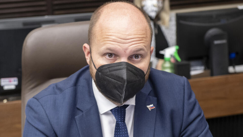 Na snímke minister obrany SR Jaroslav Naď(OĽaNO) počas 46. zasadnutia vlády SR 14. decembra 2021 v Bratislave. FOTO TASR - Pavel Neubauer