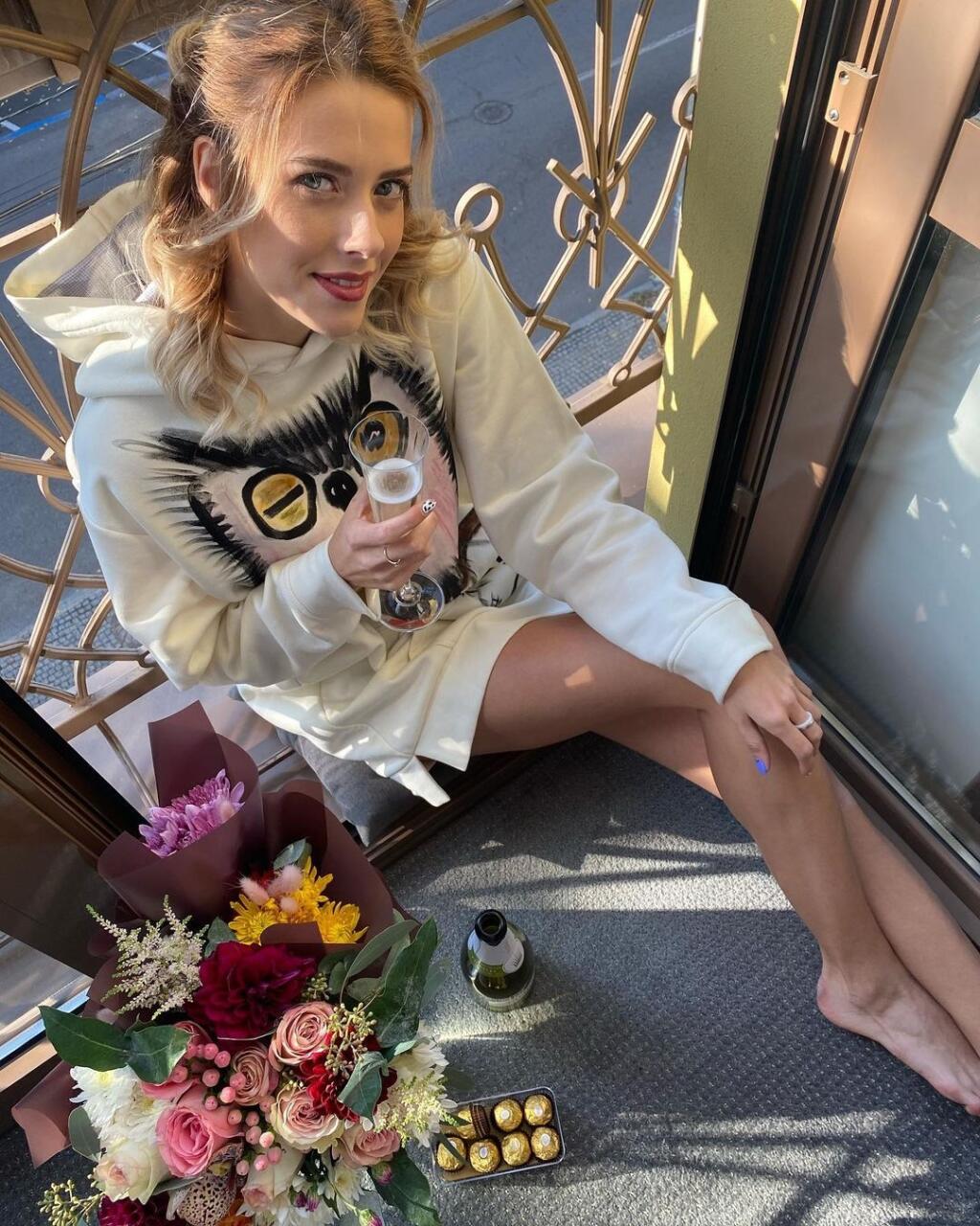 Krásna ukrajinská výškarka Jaroslava Mahučichová sa na Instagrame prezentuje aj takýmito zábermi.