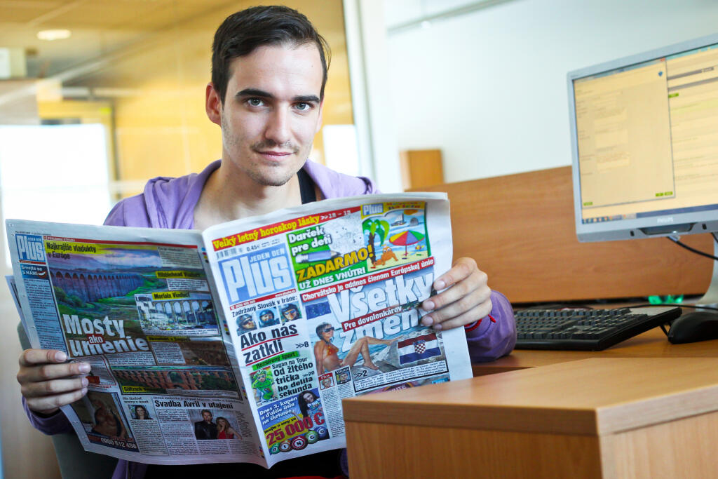 Na snimke slovensky spevak Jakub Petranik pocas online rozhovoru s citatelmi portalu PLUSKA.SK