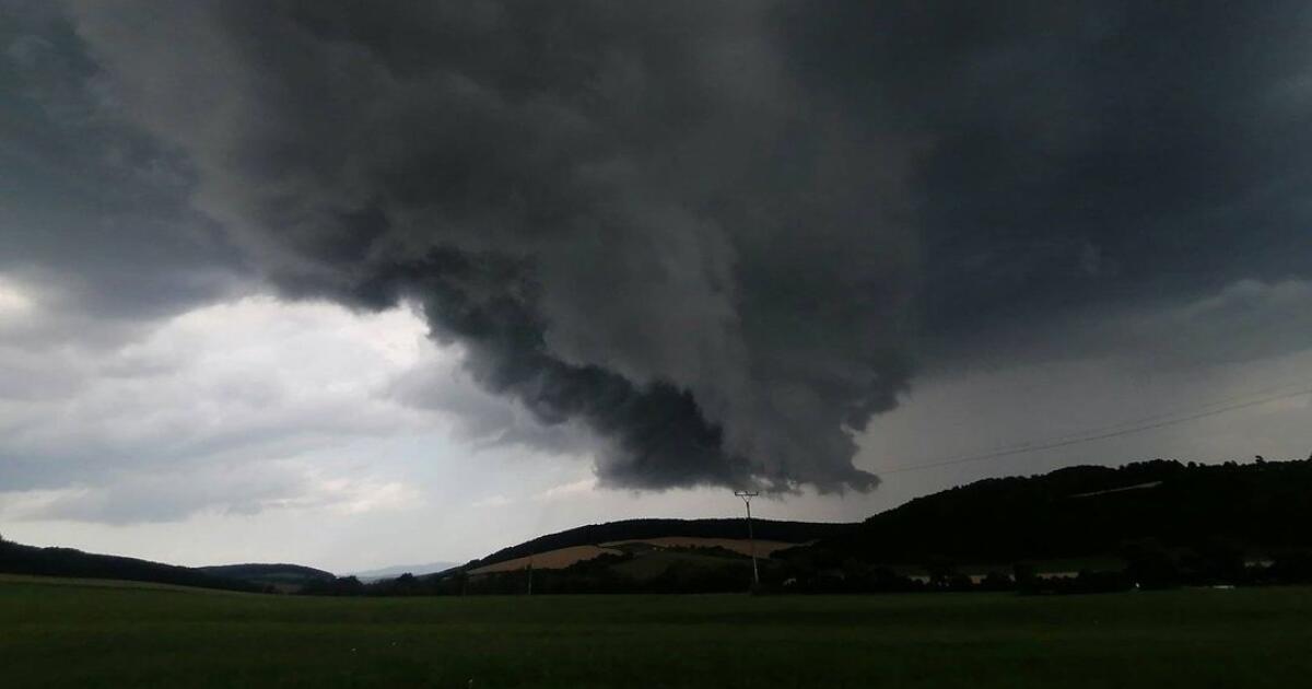 La Slovaquie est poursuivie par une supercellule capable de produire une tornade !