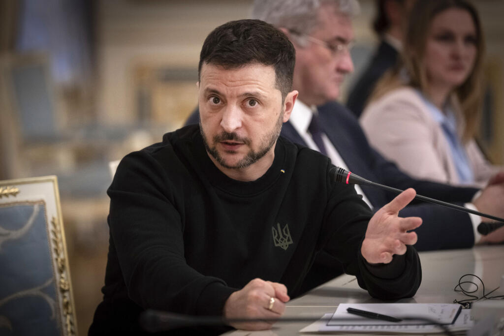 WA 19 Kyjev - Ukrajinský prezident Volodymyr Zelenskyj počas stretnutia s fínskou ministerkou zahraničných vecí Elinou Valtonenovou (nie je na snímke) v Kyjeve v stredu 8. januára 2025. FOTO TASR/AP 

Ukrainian President Volodymyr Zelenskyy speaks during his meeting with Finland's Foreign Minister Elina Valtonen in Kyiv, Ukraine, Wednesday, Jan. 8, 2025. (AP Photo/Efrem Lukatsky)