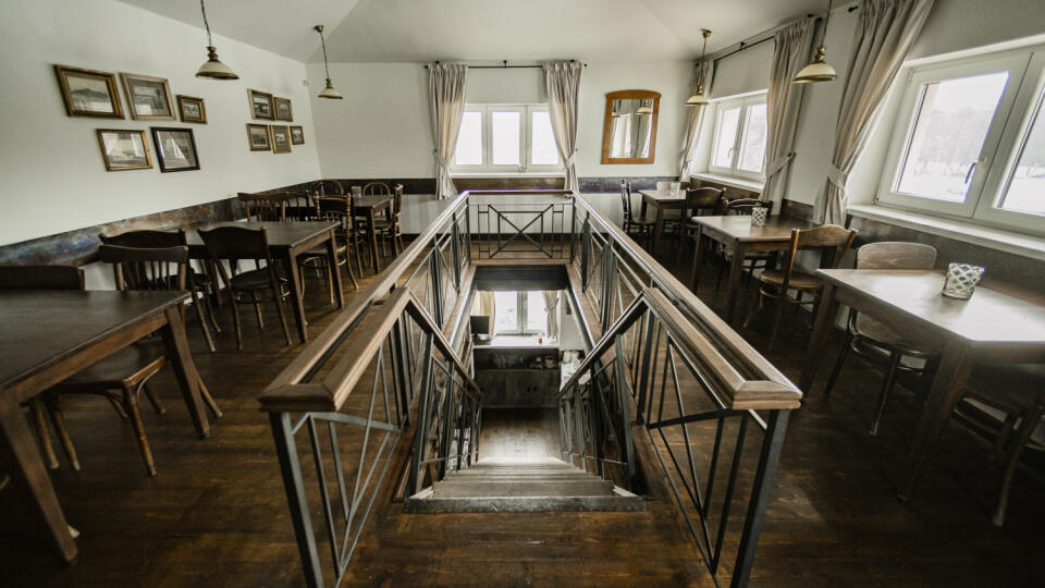 Na snímke bývala reštaurácia Mýtny domček na Tyršovom nábreží pri Starom moste na petržalskej strane Dunaja.