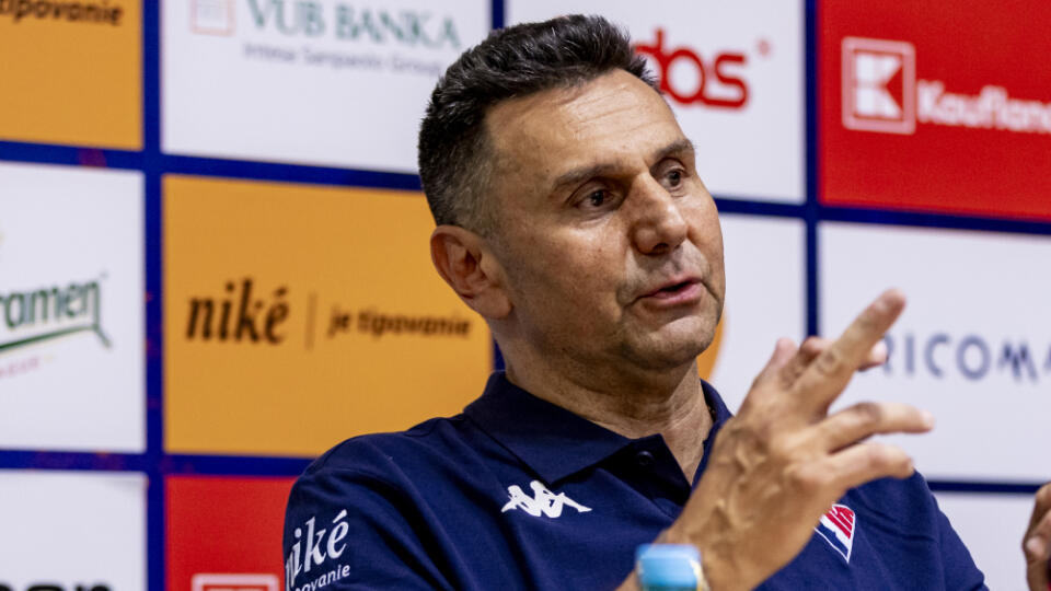 Tlačová konferencia HC Slovan Bratislava. Na snímke je Vladimír Rúžička.
