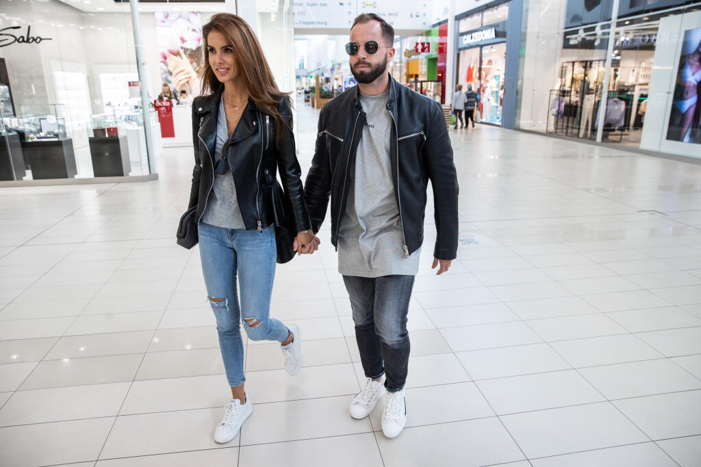 Do klenotníctva prišli Simona a Jany ruka v ruke.