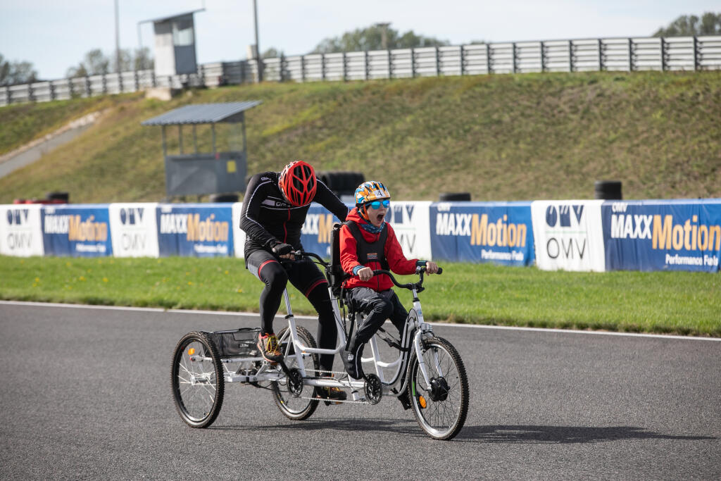 Na jedinom pretekárskom okruhu na Slovensku sa v stredu preháňali na cyklistickom šampionáte športovci Špeciálnych olympiád.