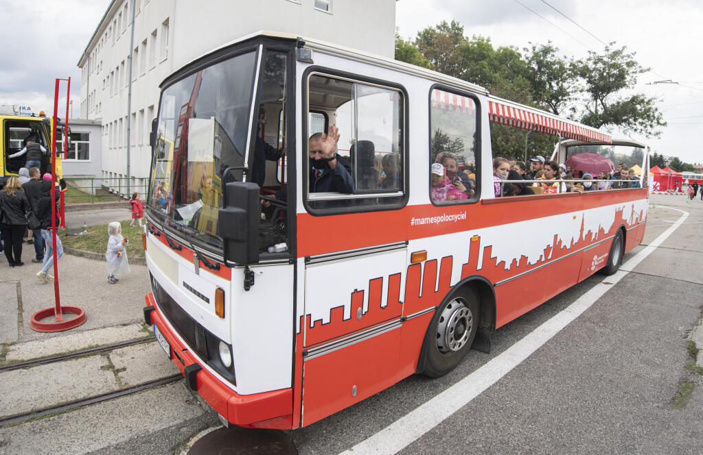 Deň otvorených dverí (DOD) Dopravného podniku Bratislava (DPB) v rámci Európskeho týždňa mobility vo vozovni Jurajov dvor v sobotu 18. septembra 2021. FOTO TASR - Martin Baumann