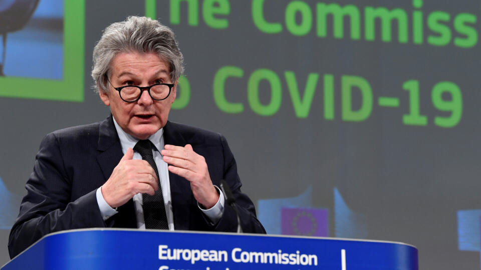 WA 12 archív Brusel - Na archívnej snímke zo 17. marca 2021 eurokomisár pre vnútorný trh Thierry Breton počas tlačovej konferencie v Bruseli. Európska únia nepotrebuje ruskú vakcínu Sputnik V proti ochoreniu COVID-19 a imunitu dokáže dosiahnuť prostredníctvom európskych očkovacích látok, povedal v nedeľu eurokomisár Breton.Európska agentúra pre lieky (EMA) začala tento mesiac proces predbežného posudzovania Sputnika V. FOTO TASR/AP
European Commissioner for Internal Market Thierry Breton speak