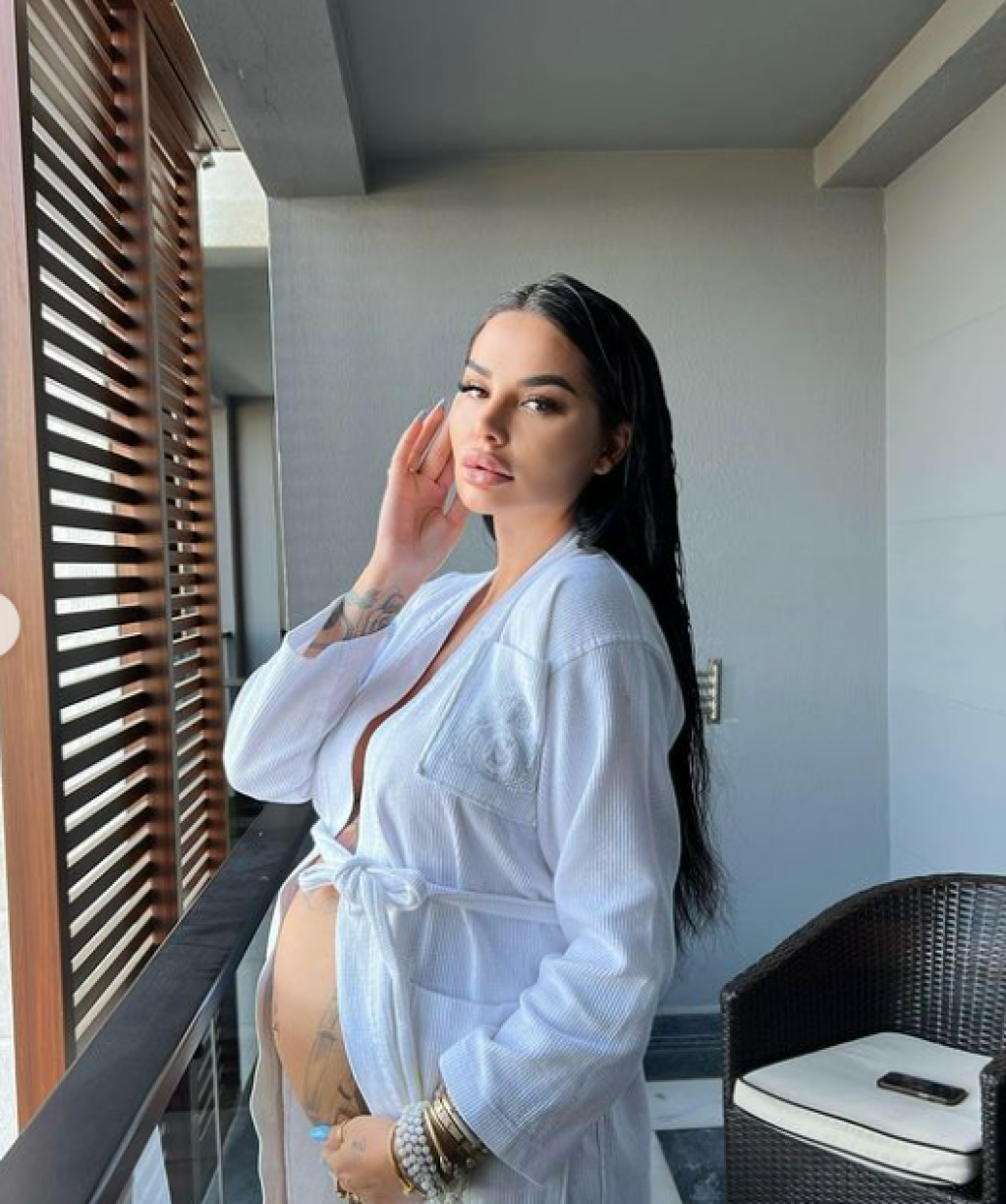 Zuzana Plačková s tehotenským bruškom.