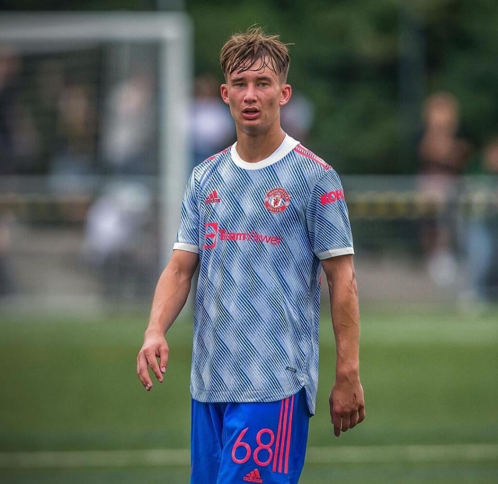 Hoci mal na stole ponuky z viacerých európskych veľkoklubov, pred piatimi rokmi sa upísal Manchestru United. Rodák z Vranova nad Topľou Martin Šviderský tak dnes trénuje s hviezdnym Cristianom Ronaldom či Marcusom Rashfordom, a v tíme do 23 rokov čaká na svoju príležitosť nastúpiť po ich boku aj v súťažnom zápase.