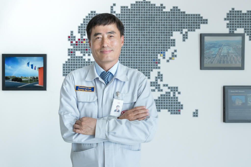 Na snímke je Kyong Jae Lee, prezident KIA Motors Slovakia s r.o., počas rozhovoru pre ekonomický týždenník Trend.