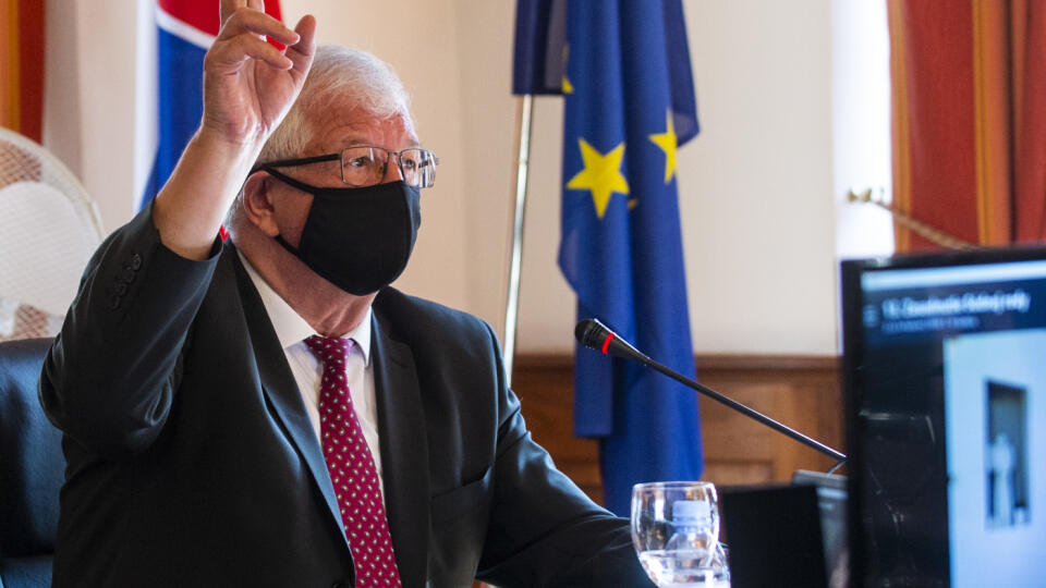 Na snímke predseda Súdnej rady SR Ján Mazák počas zasadnutia Súdnej rady SR, ktorá ma na programe voľbu kandidáta na sudcu Súdneho dvora Európskej únie (EÚ), voľbu kandidátky na dodatočnú sudkyňu Všeobecného súdu EÚ a voľbu podpredsedníčky Najvyššieho súdu (NS) SR 21. septembra 2020 v Bratislave. FOTO TASR - Jakub Kotian
