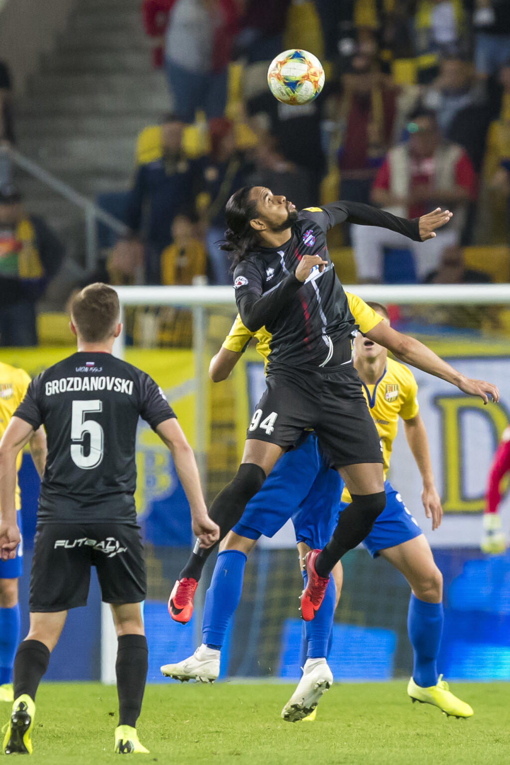 Futbalové kluby už majú od vlády povolenie opäť zarezávať naplno.