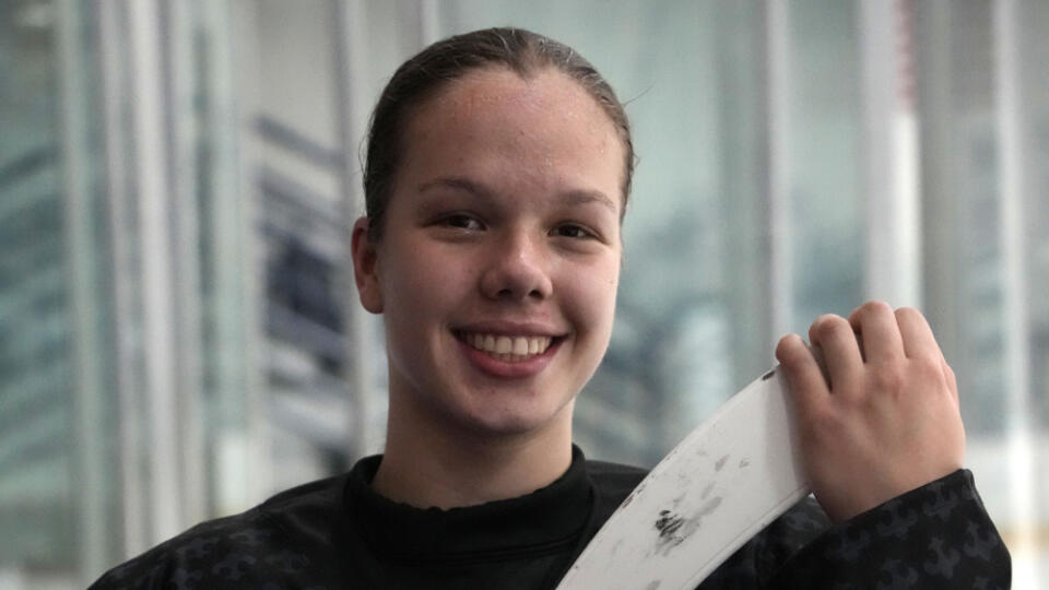 Slovenská hokejistka Nela Lopušanová v drese svojho nového tímu BK Select Girls.