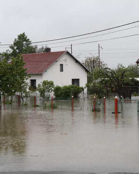 5 vecí, ktoré treba urobiť, ak vám veľká voda poškodí dom