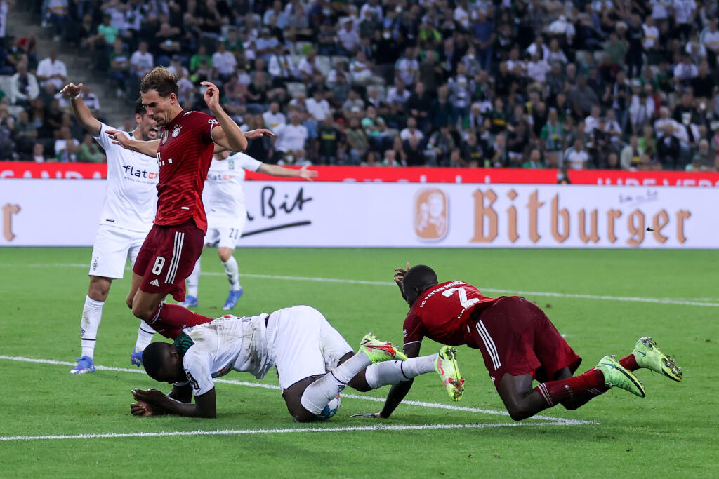 Úradujúci šampión nemeckej futbalovej ligy Bayern Mníchov neodštartoval sezónu ideálne. Na ihrisku Borussie Mönchengladbach remizoval v piatkovom otváracom stretnutí 1. kola 1:1.