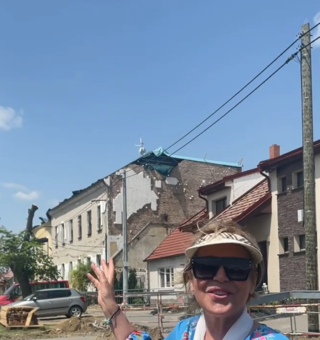 Dagmar Havlová v dedinke Hrušky.