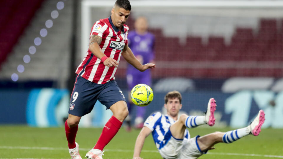 KK6 Madrid - Futbalista Luis Suarez z Atletica Madrid v zápase 36. kola španielskej futbalovej La Ligy Atletico Madrid - Real Sociedad 12. mája 2021 v Madride. FOTO TASR/AP
Atletico Madrid's Luis Suarez vies for the ball during the Spanish La Liga soccer match between Atletico Madrid and Real Sociedad at the Wanda Metropolitano stadium in Madrid, Spain, Wednesday, May 12, 2021. (AP Photo/Bernat Armangue)