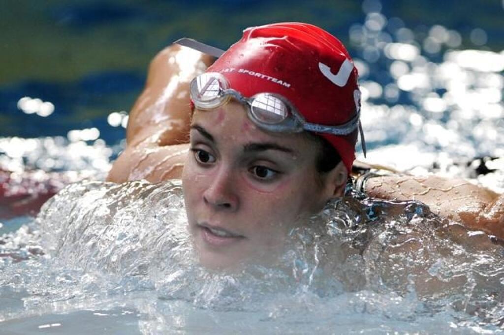 Na snímke slovenská reprezentantka v plávaní Katarína Listopadová počas finále 50m znak na 48. ročníku medzinárodných plaveckých pretekov Veľká cena Slovenska 29. mája 2010 v Bratislave.