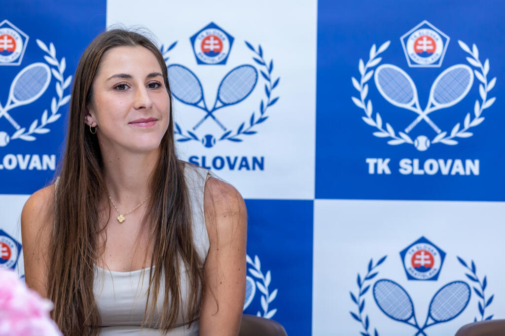 Na snímke je švajčiarska tenistka Belinda Benčič počas tlačovej konferencie na TK Slovan Bratislava.